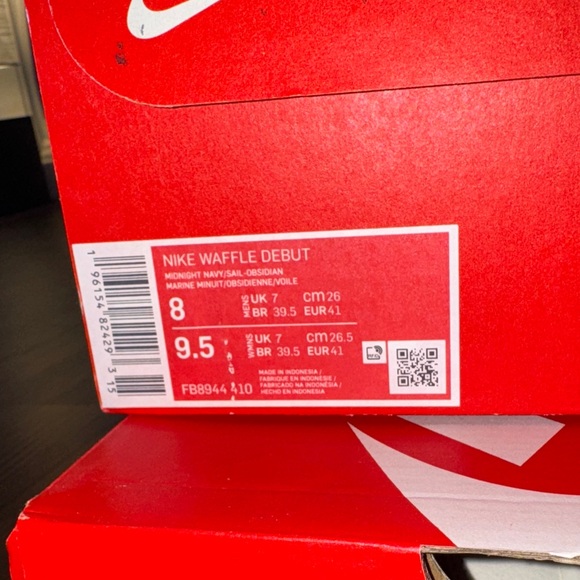 Nike Navy and White waffle Sneakers (8M 9.5W) SHIPS SECOND WEEK OF JAN - Picture 2 of 7
